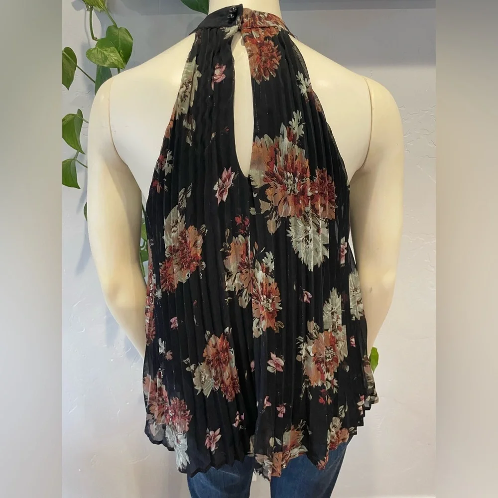 Lily White Floral Halter Top - Picture 3 of 8